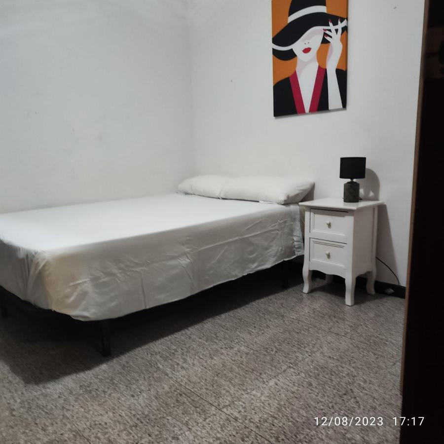 Apto Barcelona C R Apartman Santa Coloma de Gramanet Kültér fotó