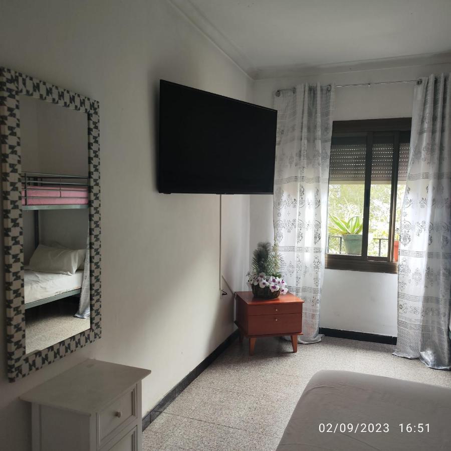 Apto Barcelona C R Apartman Santa Coloma de Gramanet Kültér fotó